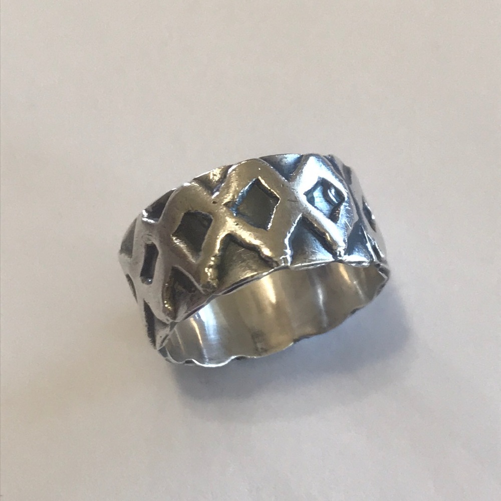Silver continuous band size 8 Not James Avery